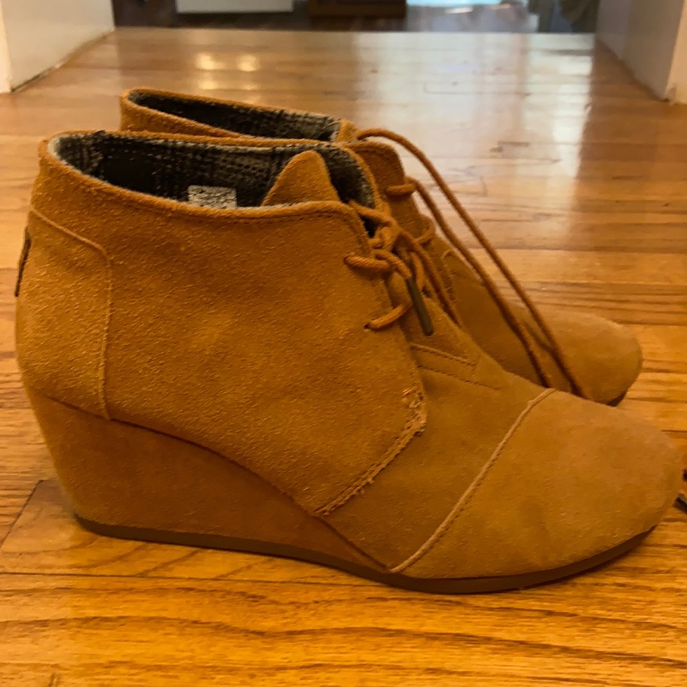 Toms Shoes